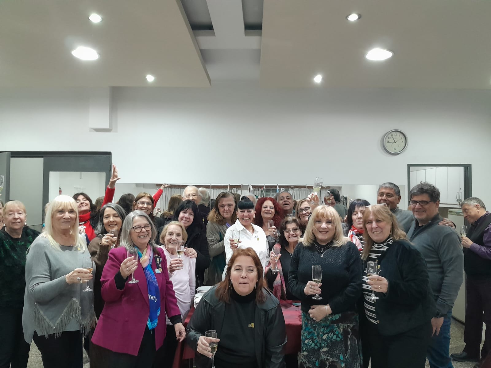 Compañerismo :Festejos de los cumpleaños y nuevo socio honorario